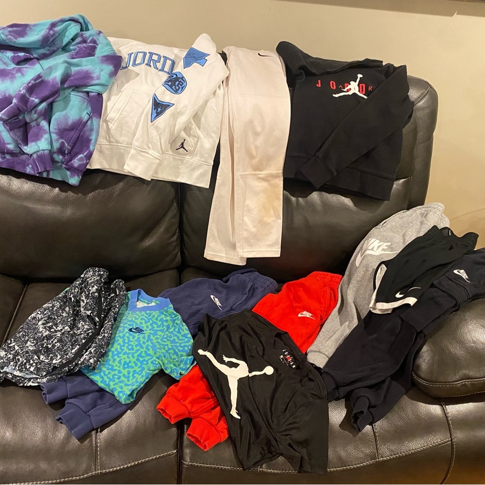 Lot of 12 Nike & Jordan boy’s size small 8-10 Athletic clothing